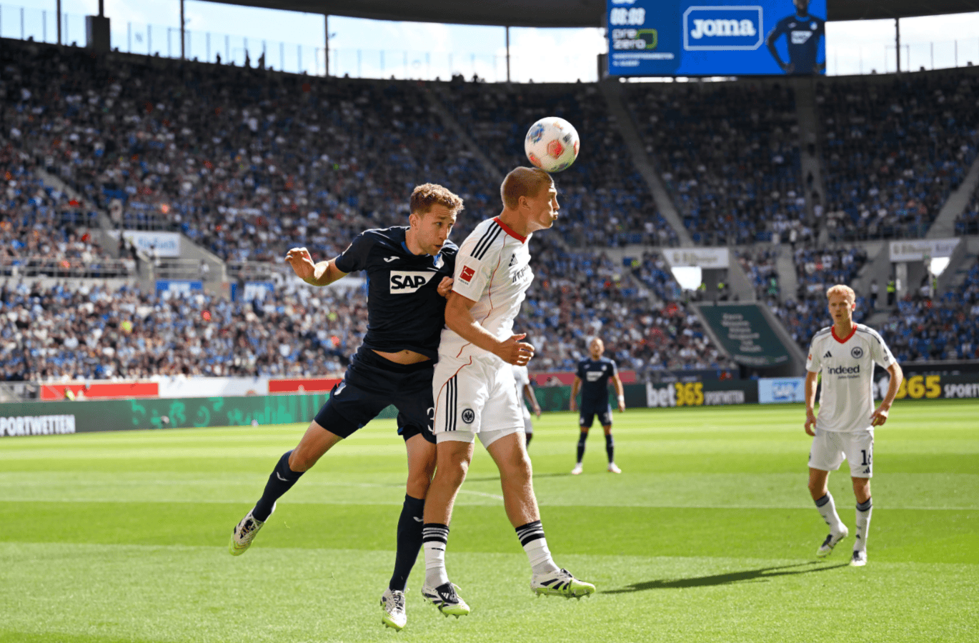 欧联赛程吃紧，法兰克福赛前临场应变，信心回归，心理建设被强调的简单介绍九游娱乐专区